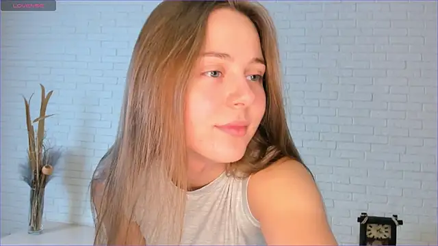 Milla Vegga online show from 10.24.25