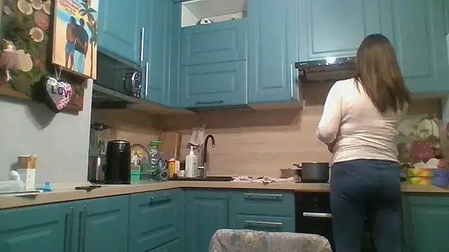 Snapshot of ALICAINWONDERLAND chatting on 11.04.25 ALICAINWONDERLAND online show from 11.04.25