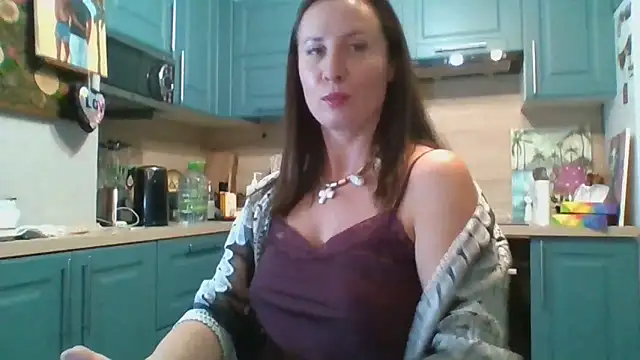 Snapshot of ALICAINWONDERLAND chatting on 11.08.25 ALICAINWONDERLAND online show from 11.08.25