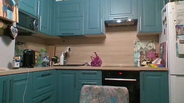 Snapshot of ALICAINWONDERLAND chatting on 11.14.25 ALICAINWONDERLAND online show from 11.14.25