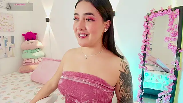 Snapshot of justonecute chatting on 09.23.25 justonecute online show from 09.23.25