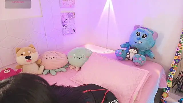 Snapshot of justonecute chatting on 11.26.25 justonecute online show from 11.26.25