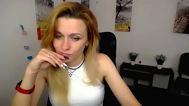 PeppyMia online show from 11.08.25