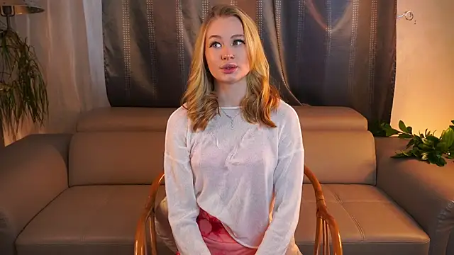 Snapshot of CherishViggiani chatting on 10.21.25 CherishViggiani online show from 10.21.25