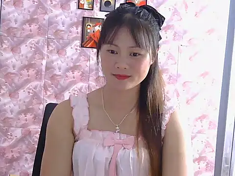 Snapshot of Sisi_dy01 chatting on 10.25.25 Sisi dy01 online show from 10.25.25