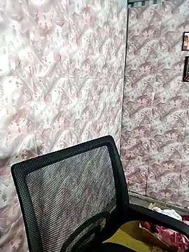 Snapshot of Sisi_dy01 chatting on 10.30.25 Sisi dy01 online show from 10.30.25