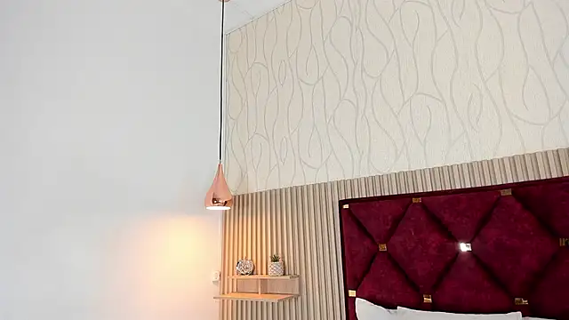 Laura Ivy online show from 10.06.25