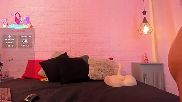 MayteLiu  online show from 10.15.25