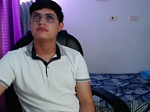 Snapshot of yesitwink_ chatting on 10.23.25 yesitwink online show from 10.23.25