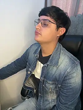 yesitwink  online show from 04.08.26