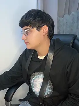 yesitwink  online show from 04.23.26