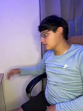 yesitwink  online show from 04.24.26