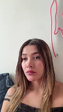 Lovejuana  online show from 11.25.25