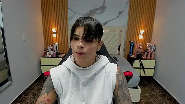 KAROLLJONES1 online show from 11.05.25