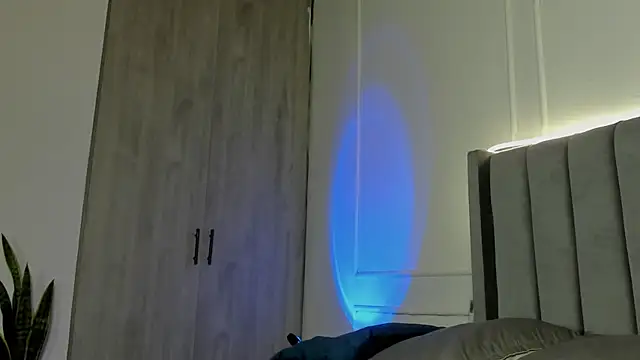 Snapshot of Ice_Princess_ chatting on 10.28.25 Ice Princess online show from 10.28.25