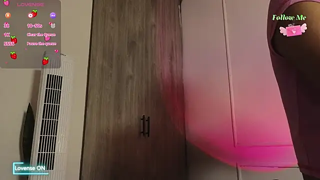 Snapshot of Ice_Princess_ chatting on 11.04.25 Ice Princess online show from 11.04.25