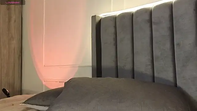 Snapshot of Ice_Princess_ chatting on 11.12.25 Ice Princess online show from 11.12.25