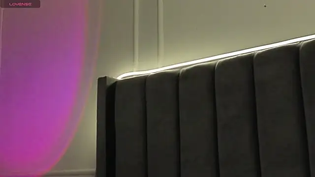 Snapshot of Ice_Princess_ chatting on 11.14.25 Ice Princess online show from 11.14.25