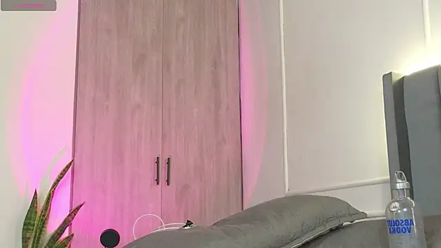 Snapshot of Ice_Princess_ chatting on 11.29.25 Ice Princess online show from 11.29.25