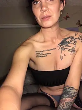 Snapshot of mzz_lillypillxoxo chatting on 10.26.25 mzz lillypillxoxo online show from 10.26.25