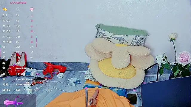 Snapshot of Solsken_ chatting on 09.27.25 Solsken online show from 09.27.25