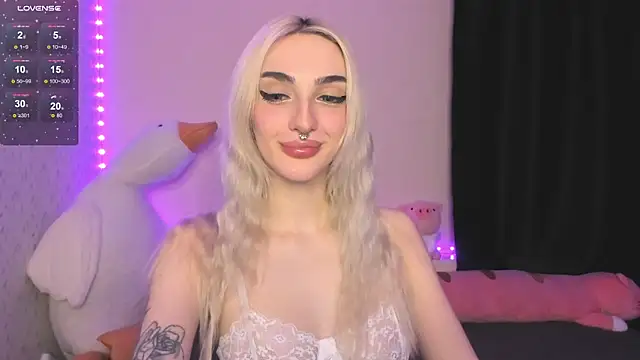 Snapshot of succubantra chatting on 12.15.25 succubantra online show from 12.15.25