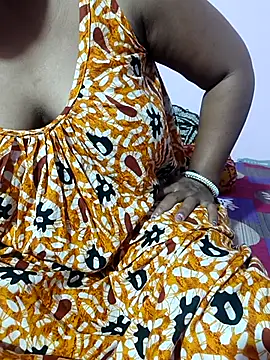 Snapshot of Cute-Swewty chatting on 11.21.25 Cute-Swewty online show from 11.21.25