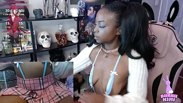 Snapshot of bunniikimi chatting on 09.10.25 bunniikimi online show from 09.10.25