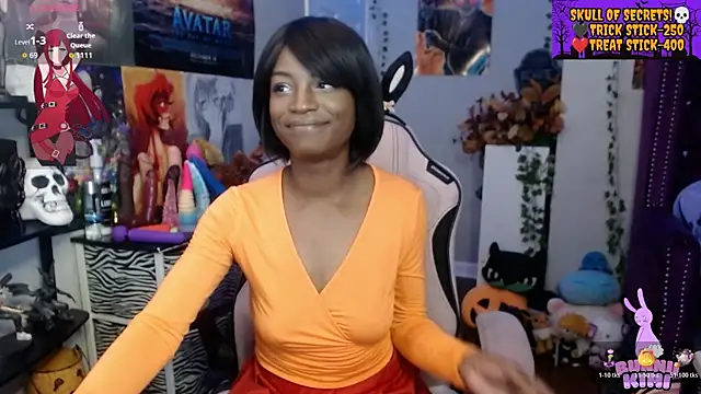 Snapshot of bunniikimi chatting on 10.28.25 bunniikimi online show from 10.28.25