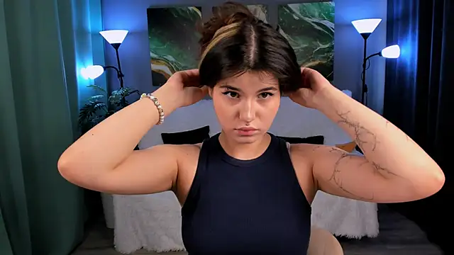 Snapshot of AnoraDark chatting on 09.23.25 AnoraDark online show from 09.23.25