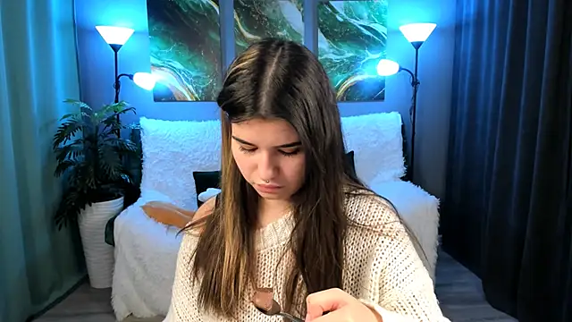 Snapshot of AnoraDark chatting on 09.29.25 AnoraDark online show from 09.29.25