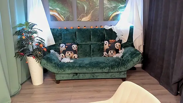 Snapshot of AnoraDark chatting on 10.12.25 AnoraDark online show from 10.12.25