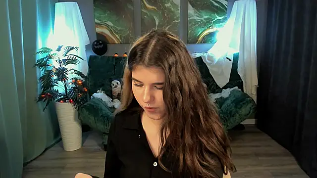 Snapshot of AnoraDark chatting on 10.15.25 AnoraDark online show from 10.15.25