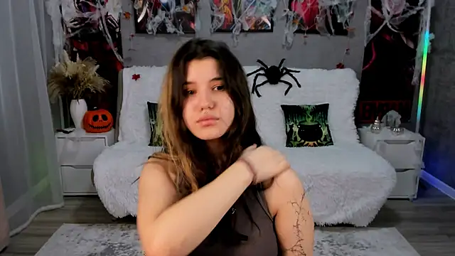 Snapshot of AnoraDark chatting on 11.06.25 AnoraDark online show from 11.06.25