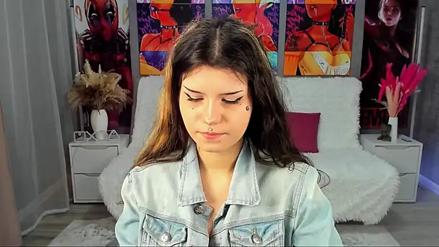 Snapshot of AnoraDark chatting on 11.21.25 AnoraDark online show from 11.21.25