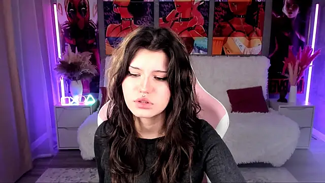 Snapshot of AnoraDark chatting on 11.27.25 AnoraDark online show from 11.27.25