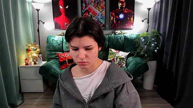 Snapshot of AnoraDark chatting on 12.04.25 AnoraDark online show from 12.04.25