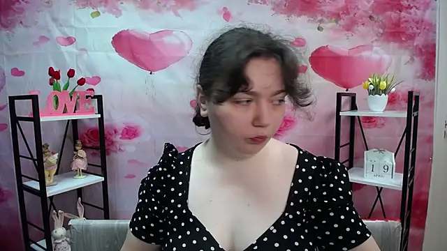 Snapshot of NeonilaLisova chatting on 04.19.26 NeonilaLisova online show from 04.19.26