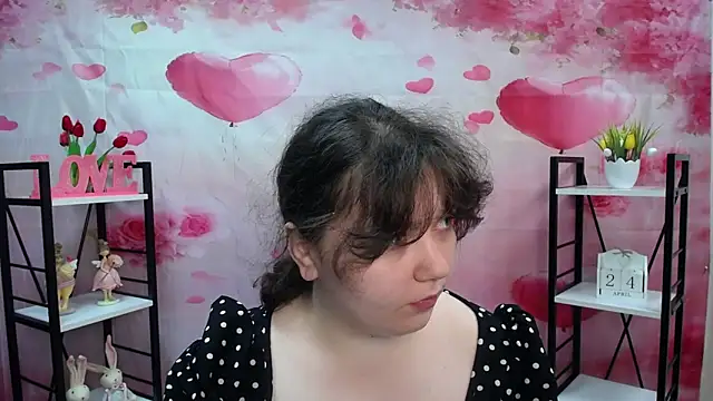 Snapshot of NeonilaLisova chatting on 04.24.26 NeonilaLisova online show from 04.24.26