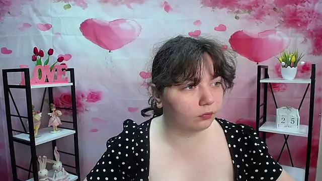 Snapshot of NeonilaLisova chatting on 04.26.26 NeonilaLisova online show from 04.26.26