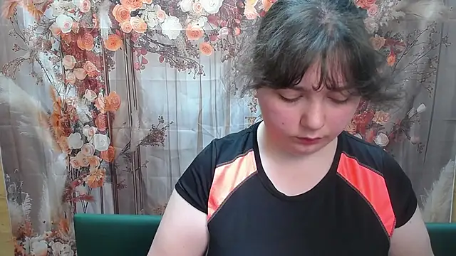 Snapshot of NeonilaLisova chatting on 05.12.26 NeonilaLisova online show from 05.12.26