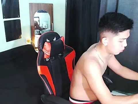 Hunky paul online show from 05.18.26