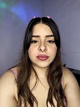 Snapshot of Nahomy_cm chatting on 12.05.25 Nahomy cm online show from 12.05.25