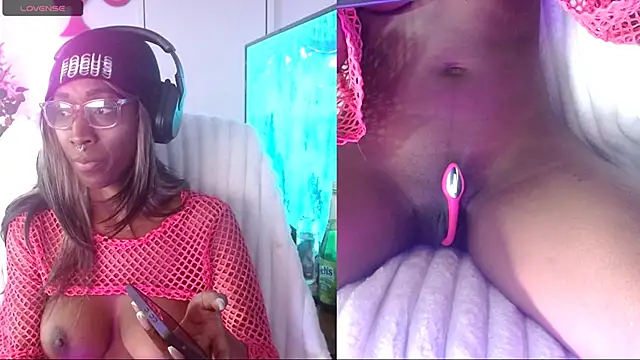 Snapshot of alys_at_college chatting on 02.17.26 alys at college online show from 02.17.26