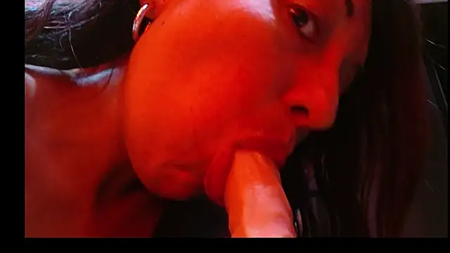 Snapshot of LITACAM chatting on 11.21.25 LITACAM online show from 11.21.25