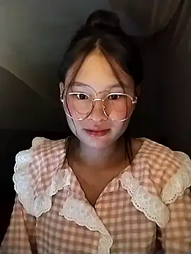 Snapshot of saronla_03 chatting on 09.10.25 saronla 03 online show from 09.10.25