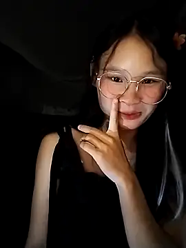 Snapshot of saronla_03 chatting on 09.22.25 saronla 03 online show from 09.22.25