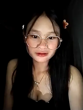 Snapshot of saronla_03 chatting on 10.05.25 saronla 03 online show from 10.05.25