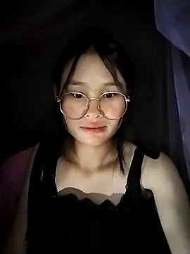 Snapshot of saronla_03 chatting on 10.29.25 saronla 03 online show from 10.29.25