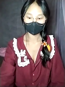 Snapshot of saronla_03 chatting on 10.30.25 saronla 03 online show from 10.30.25